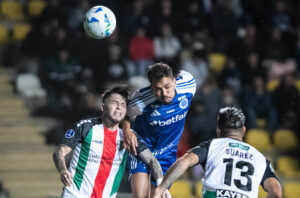 Cruzeiro afunda na Sul-Americana com mais uma derrota