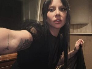 Apagão no aeroporto e segurança armada: Saiba tudo sobre a chegada de Lady Gaga ao Brasil