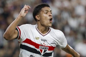 São Paulo mantém invencibilidade no Brasileirão com empate sofrido contra o Ceará
