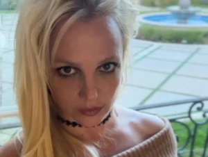Britney Spears causa tumulto em voo e recebe advertência; saiba o motivo!
