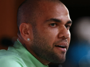 Daniel Alves vence ex-esposa na Justiça e recupera R$ 4 milhões, diz imprensa espanhola