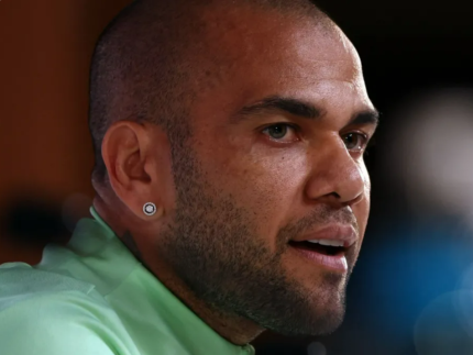 Daniel Alves vence ex-esposa na Justiça e recupera R$ 4 milhões, diz imprensa espanhola