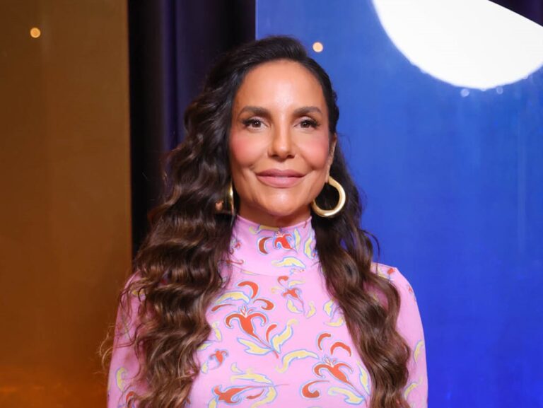 Ivete Sangalo cai no samba e dá palinha da turnê "Ivete Clareou"; veja vídeos
