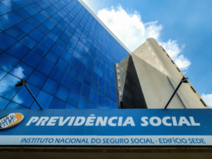 Justiça determina o bloqueio de R$ 28,8 milhões de investigados por fraudes no INSS