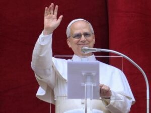 Papa Leão XIV é parente de estrelas da música e política; descubra quem
