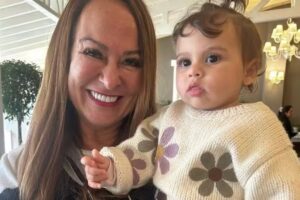 Nadine Gonçalves e a neta caçula, Helena