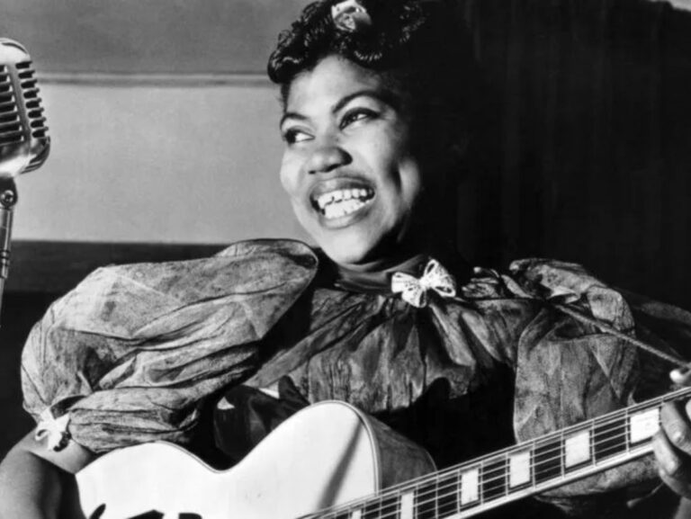 Por que Sister Rosetta Tharpe é considerada a pioneira do rock?