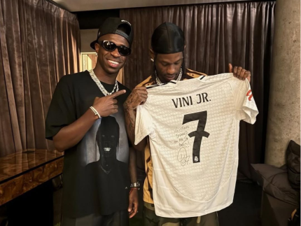 Portal LeoDias confirma: Travis Scott está na festa de Vini Jr. neste momento