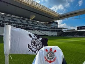 Crise no Corinthians: escândalo, afastamento, invasão, protesto e poder político em jogo