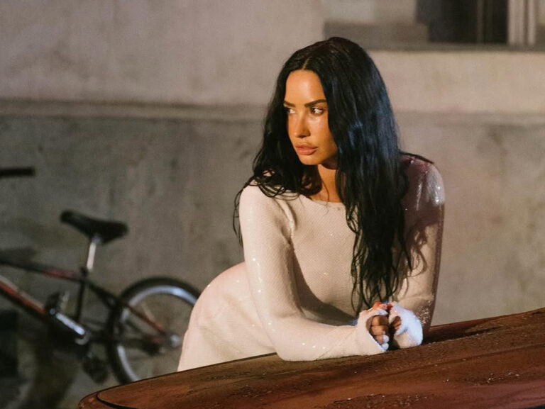 Demi Lovato volta ao pop com single "Fast": veja clipe e letra da música