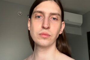 retrato de felca sem camisa