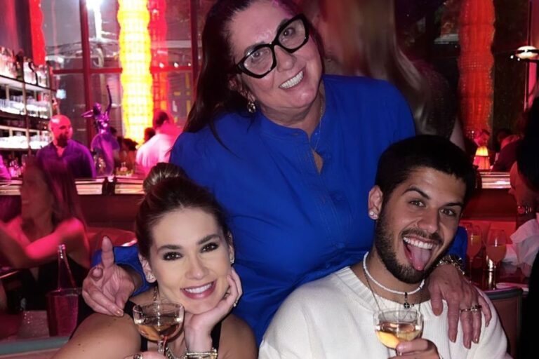 margareth serrão posando com virginia fonseca e zé felipe