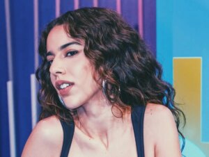 Marina Sena faz 1ª performance televisionada de "Lua Cheia" na estreia da nova temporada do "TVZ"; assista