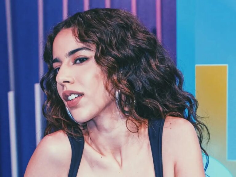 Marina Sena faz 1ª performance televisionada de "Lua Cheia" na estreia da nova temporada do "TVZ"; assista