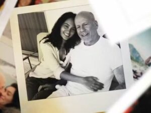 Esposa de Bruce Willis afirma viver 'um longo adeus' com a demência do ator