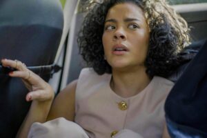 Maria de Fátima (Bella Campo) assustada em
