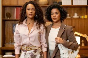 Raquel (Taís Araujo) e Maria de Fátima (Bella Campos) em