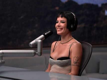 Halsey desabafa sobre cobranças da gravadora: "Não posso lançar um álbum agora"