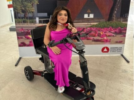 Pequena Lô recebe Medalha do Mérito da Assembleia Legislativa de Minas Gerais