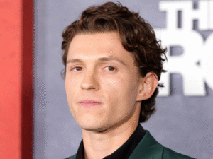 Tom Holland se pronuncia após acidente em set de filmagem de "Homem-Aranha 4"