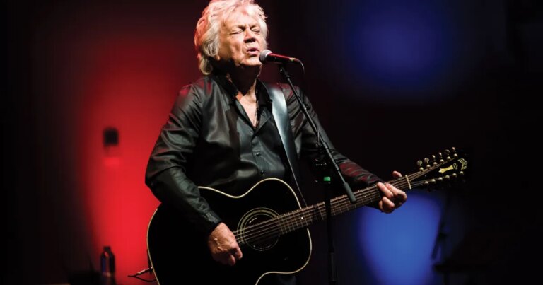 Morre John Lodge, vocalista do Moody Blues, aos 82 anos