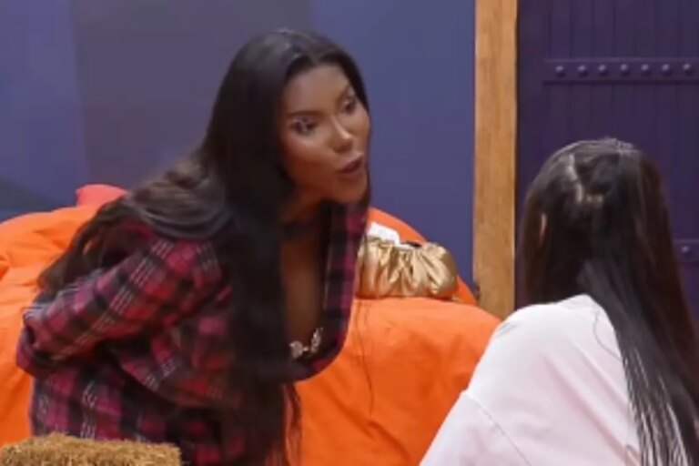 carol brigando com yoná em a fazenda 17