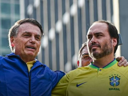 Carlos Bolsonaro se revolta e detona debate sobre sucessão após prisão do pai: "Covardia"