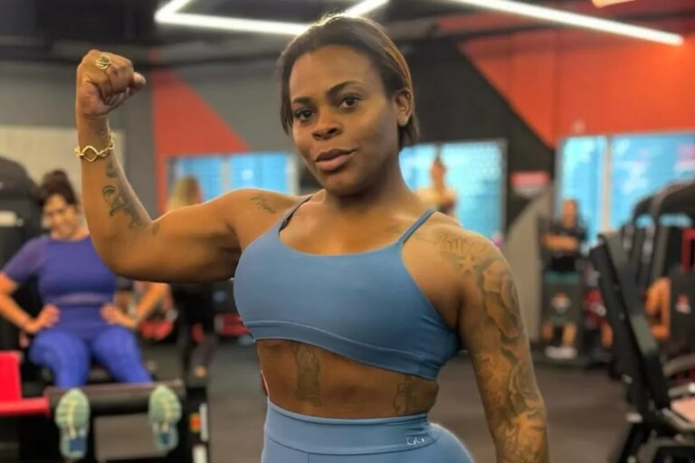 jojo todynho forte na academia