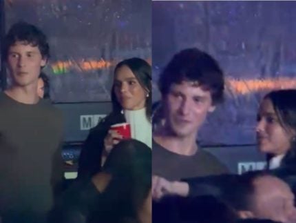 Não se desgrudam! Shawn Mendes e Bruna Marquezine conversam ao pé do ouvido em show