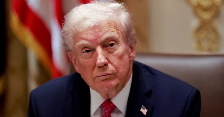 Trump agradece jornal britânico após renúncia do chefe da BBC