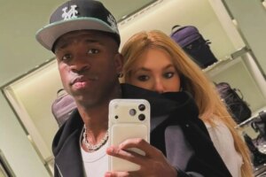 virginia fonseca abraçada com vini jr.