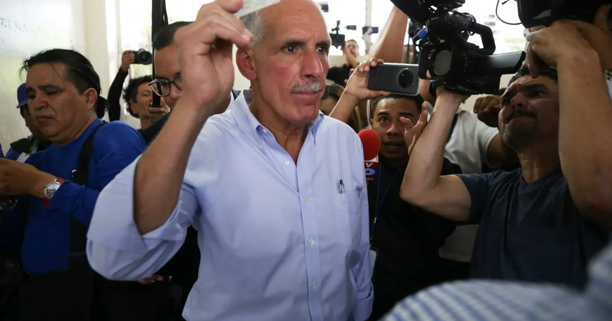 Apoiado por Trump, Asfura lidera eleição presidencial em Honduras