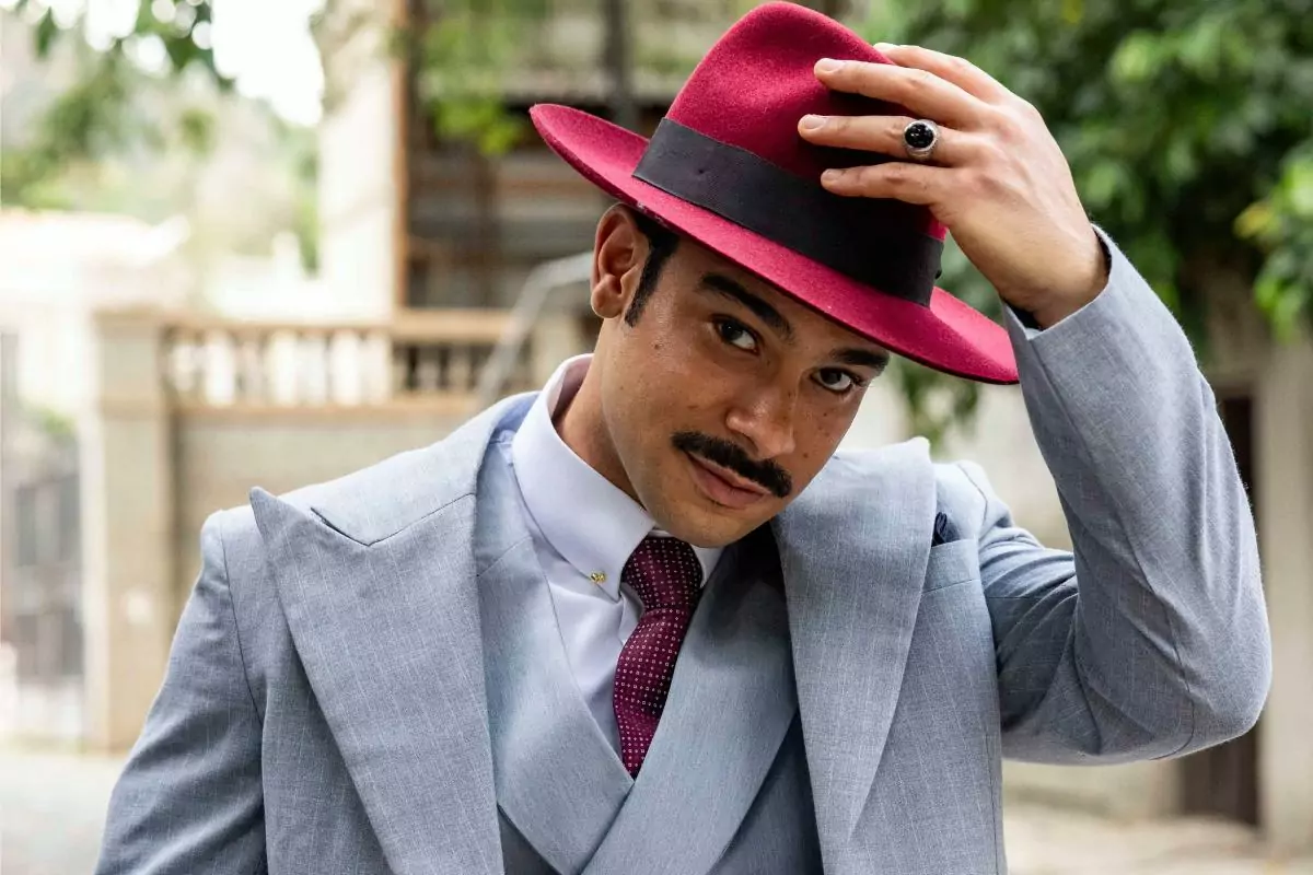 Lourival (Sergio Malheiros) entra em cena em Êta Mundo Melhor