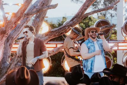 Felipe & Rodrigo celebram novo marco com estreia impactante de “Ignora”