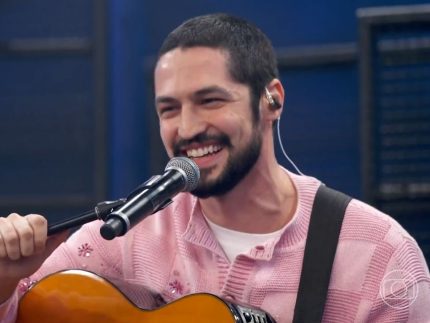 Gabriel Leone canta para Djavan e revela novo caminho na música