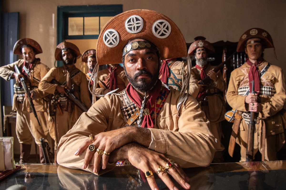 Josué (Thomas Aquino) lidera o bando em