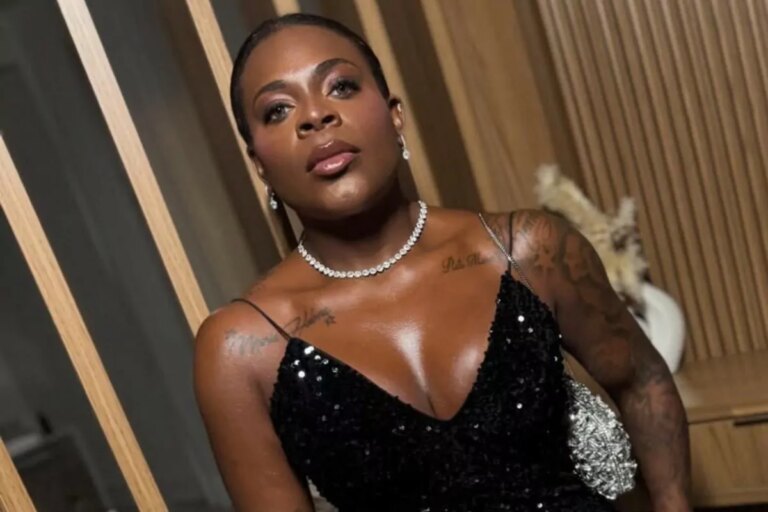 jojo todynho séria em evento chique