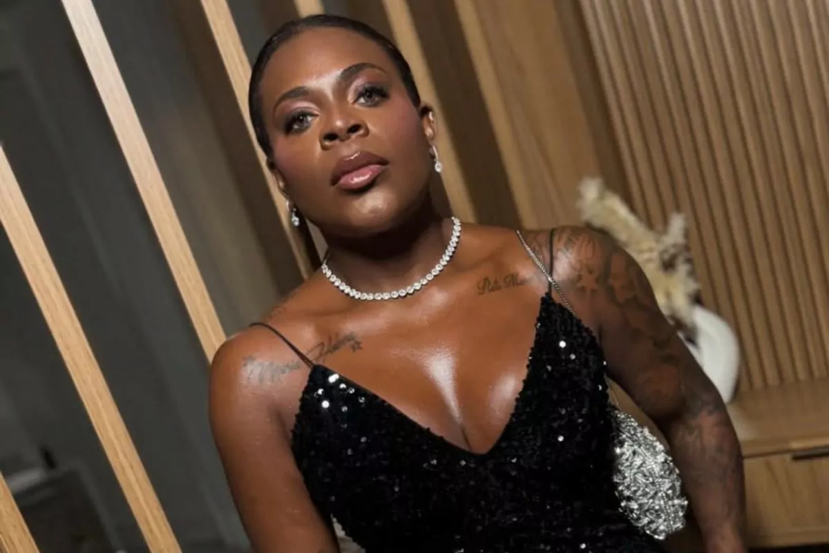 jojo todynho séria em evento chique