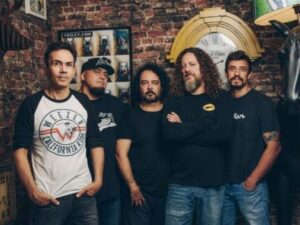 Raimundos se pronuncia após viúva de Canisso acusar banda de descumprir contrato