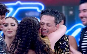 Silvero Pereira vende o