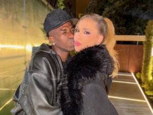 Após perrengue com vestido, Virginia posa com Vini Jr. em jantar em Madri