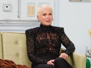 Xuxa fala sobre a pior entrevista de sua carreira e web tenta adivinhar quem foi
