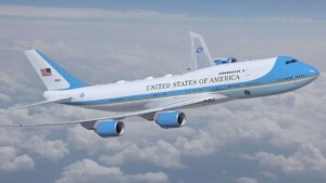 Air Force One retorna à base após apresentar problema mecânico