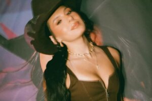 ana castela posando bonitona