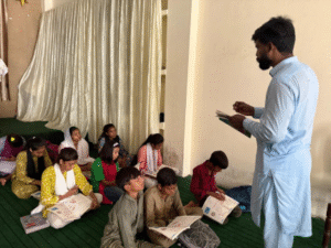 Associação de Deive Leonardo promove educação e assistência religiosa no Paquistão