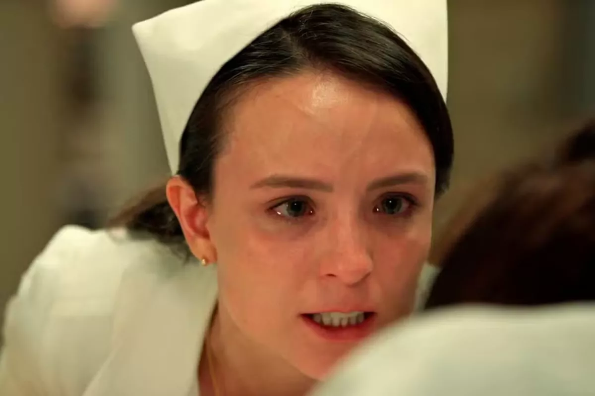 Estela (Larissa Manoela) fala que sente ódio por Miriam (Leticia Sabatella) em