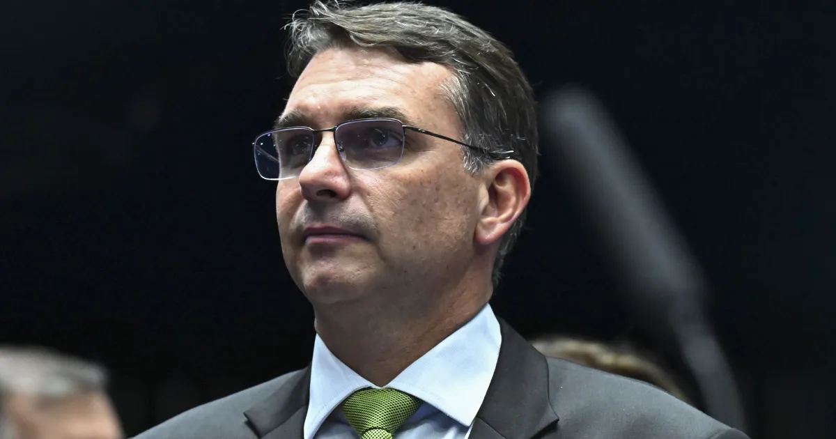 PL quer Flávio Bolsonaro mais acessível em 2026