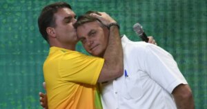 Flávio diz que defesa de Bolsonaro entrou com pedido de prisão domiciliar