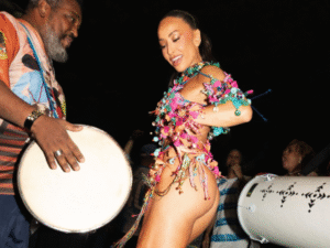 Com mais de 20 anos de Carnaval, Sabrina Sato celebra: “Sinto como se estivesse debutando”