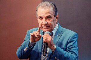 pastor silas malafaia dando palestra